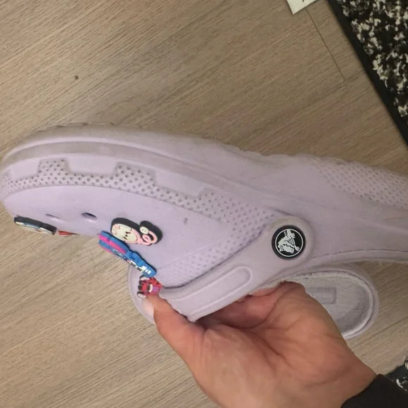 CROCS in Soft Purple with inside fur - Picture 5 of 8